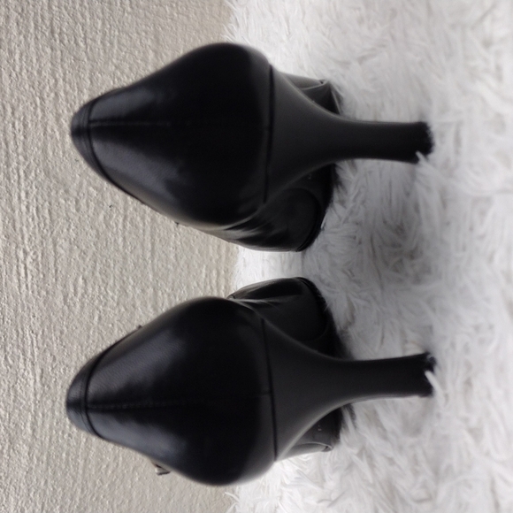 Enzo Angiolini Black Leather Upper Round Toe Mid Heel Buckled Mary Jane Shoe - Picture 6 of 16